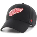 svart-kurvad-keps-med-rod-logotyp-av-detroit-red-wings-nhl-mvp-fran-47-brand
