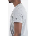 tricouri-maneca-scurta-gri-de-milwaukee-bucks-nba-de-new-era