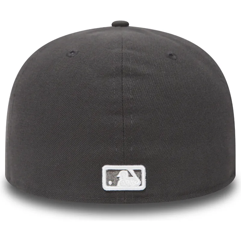 cappello-piatto-pietra-aderente-59fifty-essential-dei-new-york-yankees-mlb-di-new-era