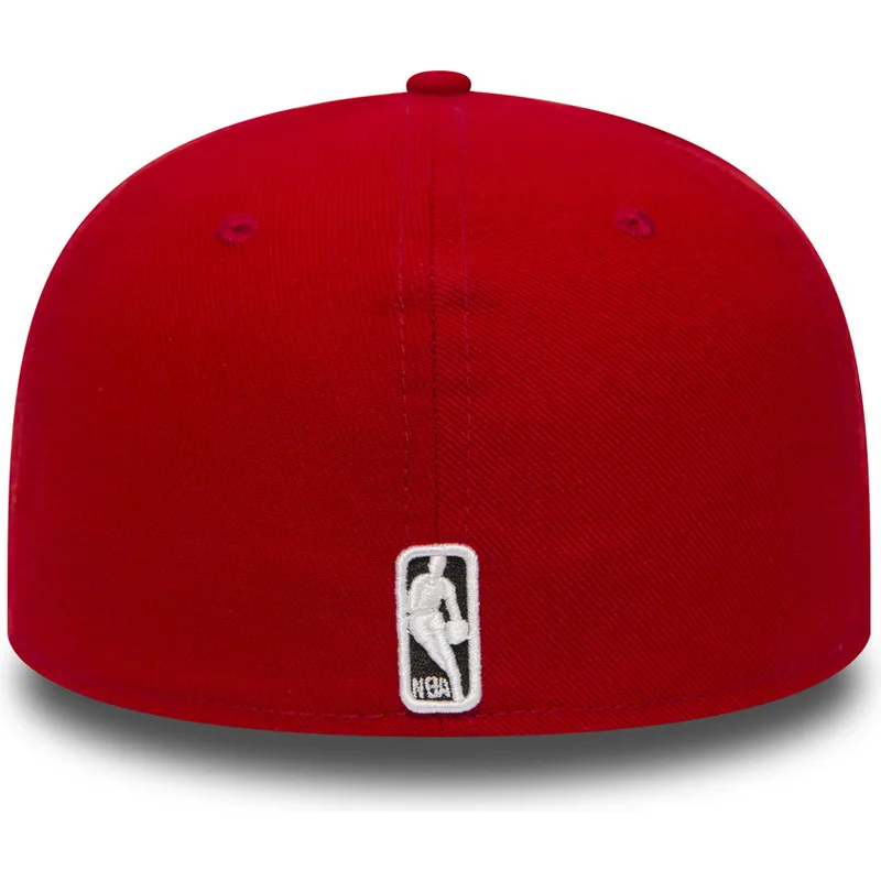 cappello-piatto-rosso-aderente-59fifty-essential-dei-chicago-bulls-nba-di-new-era