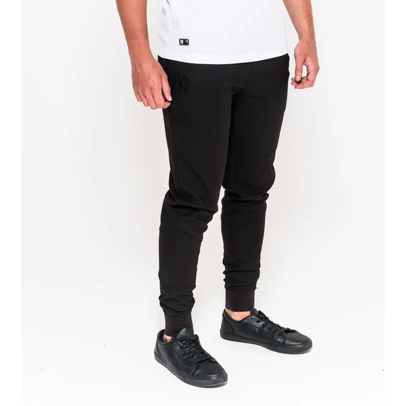 pantaloni-pantalon-lung-negru-jogger-stealth-de-new-york-yankees-mlb-de-new-era pantaloni-pantalon-lung-negru-jogger-stealth-de-new-york-yankees-mlb-de-new-era
