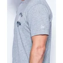 tricouri-maneca-scurta-gri-badge-de-new-york-yankees-mlb-de-new-era
