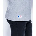 tricouri-maneca-scurta-gri-badge-de-new-york-yankees-mlb-de-new-era