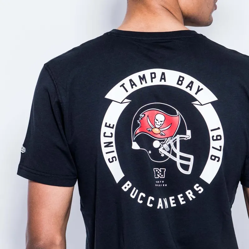 tricouri-maneca-scurta-negru-helmet-de-tampa-bay-buccaneers-nfl-de-new-era