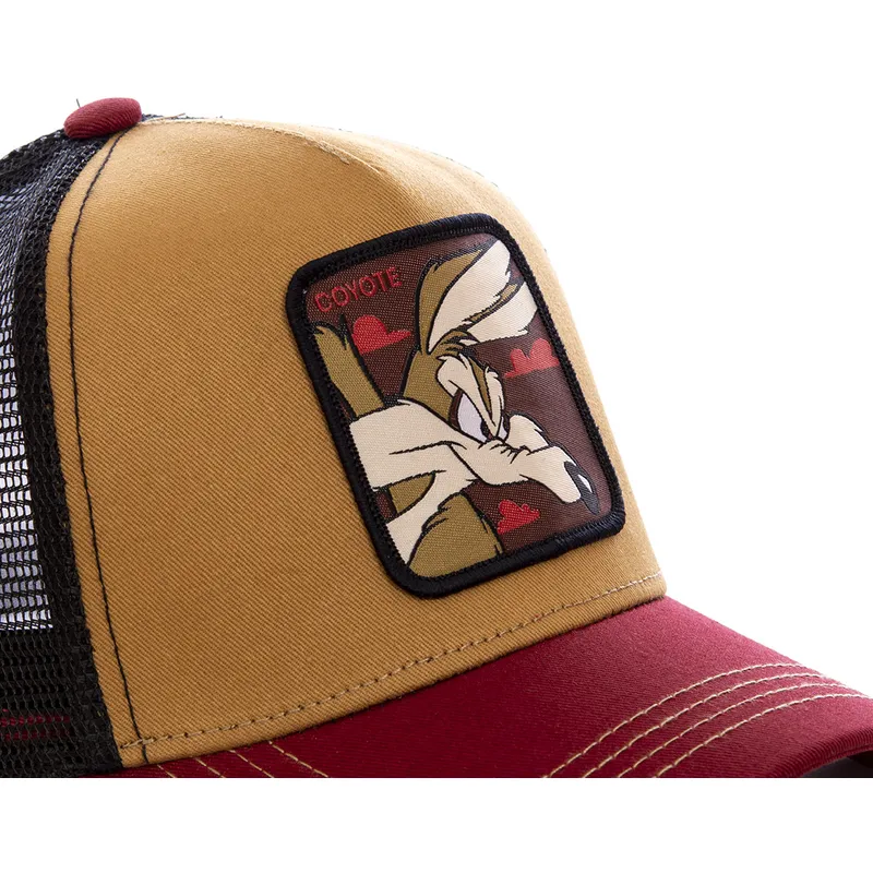 trucker-cap-braun-schwarz-und-rot-coyote-coy2-looney-tunes-von-capslab
