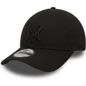 casquette-courbee-noire-ajustable-avec-logo-noir-9forty-league-essential-new-york-yankees-mlb-new-era