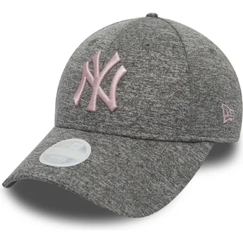 Cappellino curvo grigio regolabile con logo rosa 9FORTY Tech Jersey dei New York Yankees MLB di New Era
