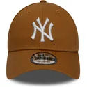 gorra-curva-marron-trigo-ajustable-9forty-league-essential-de-new-york-yankees-mlb-de-new-era