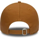gorra-curva-marron-trigo-ajustable-9forty-league-essential-de-new-york-yankees-mlb-de-new-era