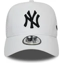cap-curbata-white-snapback-negro-essential-a-frame-de-new-york-yankees-mlb-de-new-era