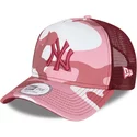 casquette-trucker-camouflage-rose-avec-logo-rose-a-frame-new-york-yankees-mlb-new-era
