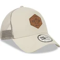 cappellino-trucker-grigio-a-frame-9forty-heritage-patch-di-new-era