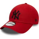 gorra-curva-roja-ajustable-con-logo-negro-9forty-league-essential-de-new-york-yankees-mlb-de-new-era