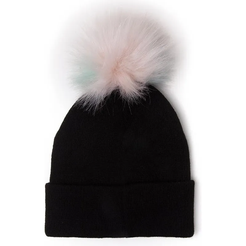 caciuli-pompon-negru-la-sirenita-de-difuzed