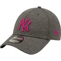epci-curbata-gri-reglabila-rosa-9forty-shadow-tech-de-new-york-yankees-mlb-de-new-era