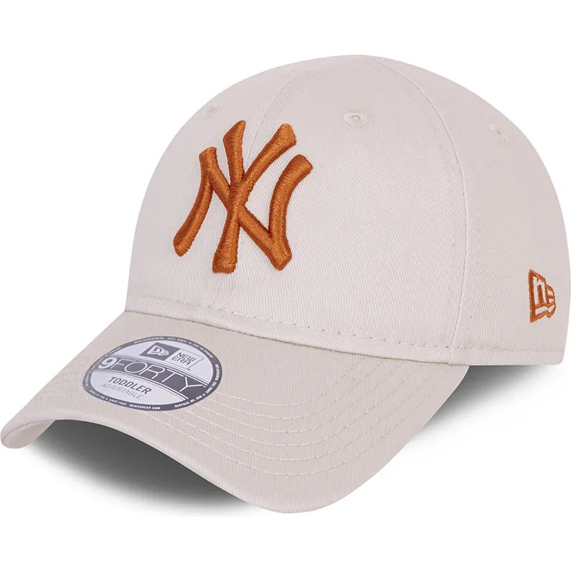 casquette-courbee-beige-ajustable-pour-bambin-avec-logo-marron-9forty-league-essential-new-york-yankees-mlb-new-era