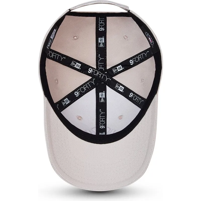 casquette-courbee-beige-ajustable-pour-bambin-avec-logo-marron-9forty-league-essential-new-york-yankees-mlb-new-era