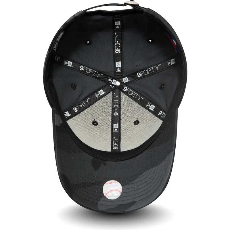 bojd-keps-svart-kamouflage-justerbar-for-barn-med-svart-logotyp-9forty-league-essential-fran-new-york-yankees-mlb-av-new-era