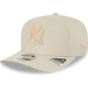 New Era Curved Brim 9FIFTY Stretch Snap League Essential New York Yankees MLB Beige Snapback Cap