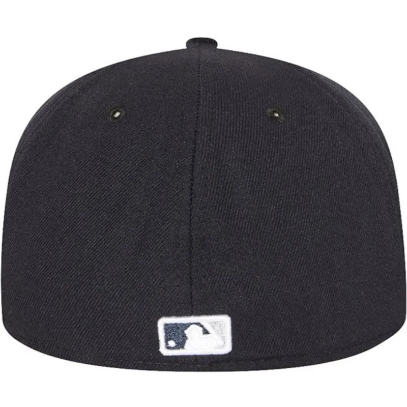 cappello-piatto-blu-marino-chiuso-59fifty-ac-perf-dei-new-york-yankees-mlb-di-new-era
