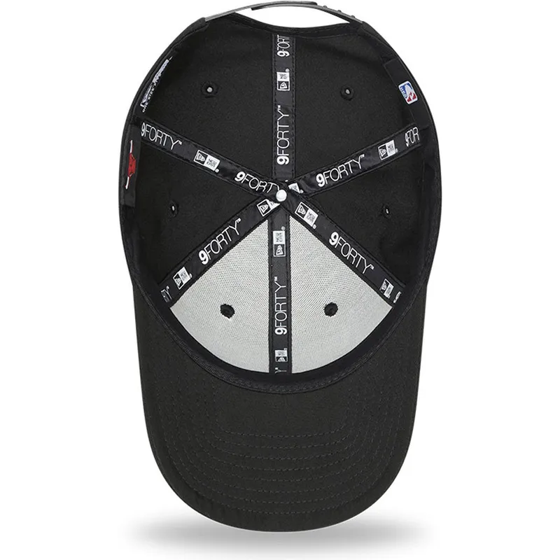 epci-curbata-negru-snapback-9forty-black-base-de-chicago-bulls-nba-de-new-era