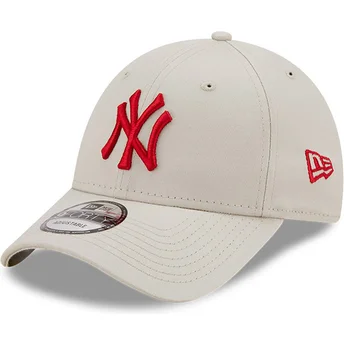 Beige verstellbare Curved Cap mit rotem Logo 9FORTY League Essential der New York Yankees MLB von New Era
