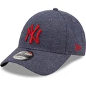 casquette-courbee-grise-ajustable-avec-logo-rouge-9forty-pull-essential-new-york-yankees-mlb-new-era