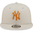 epci-plata-bej-snapback-9fifty-league-essential-de-new-york-yankees-mlb-de-new-era