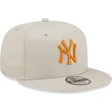 epci-plata-bej-snapback-9fifty-league-essential-de-new-york-yankees-mlb-de-new-era