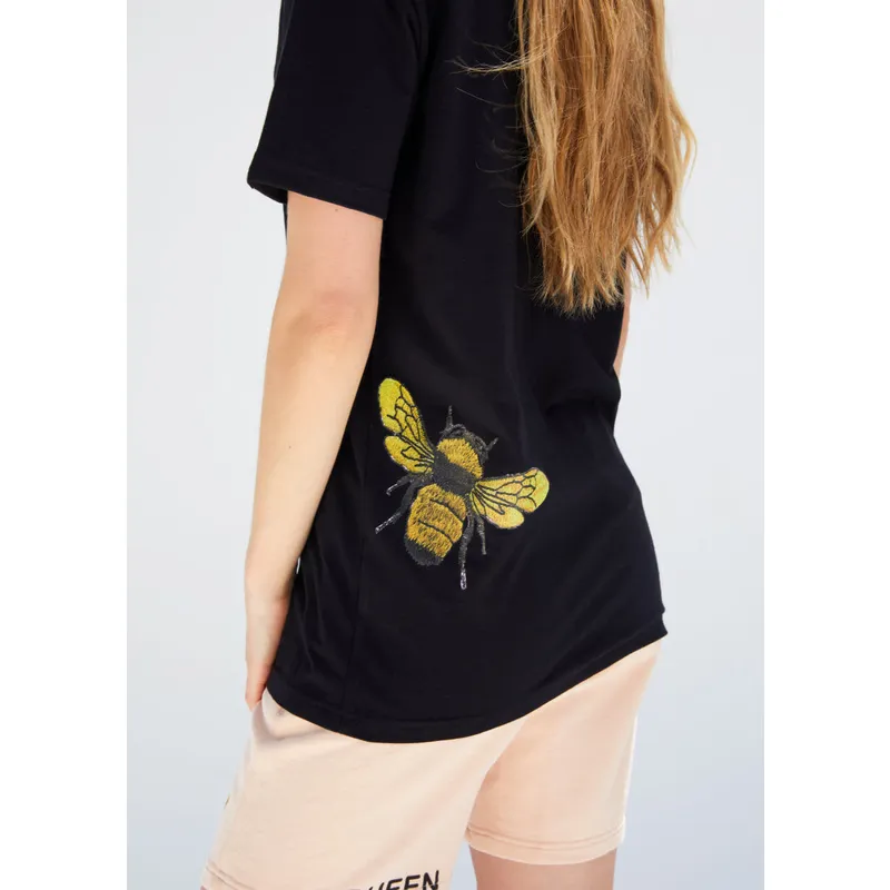 svart-kortarmad-t-shirt-queen-sweet-comb-the-farm-med-bi-fran-goorin-bros