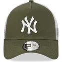 gron-och-vit-9forty-a-frame-truckerkeps-new-york-yankees-mlb-fran-new-era