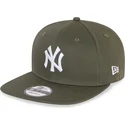epci-plata-verzior-snapback-9fifty-essential-de-new-york-yankees-mlb-de-new-era