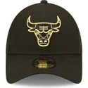 cap-curbata-black-adjustable-strap-dorado-9forty-metallic-de-chicago-bulls-nba-de-new-era