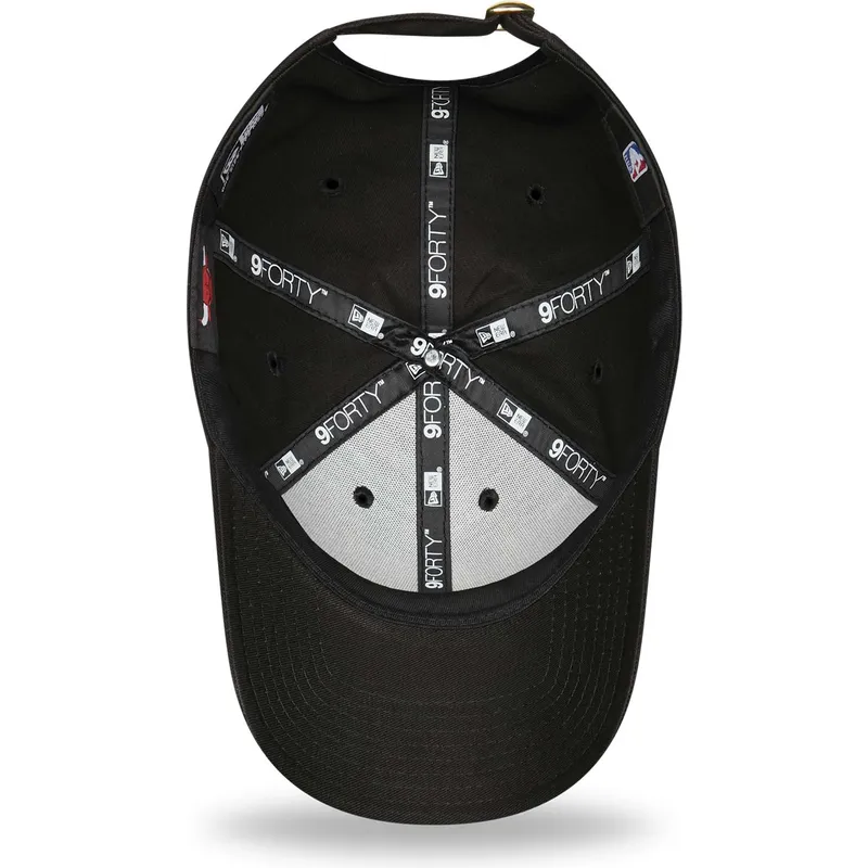 cap-curbata-black-adjustable-strap-dorado-9forty-metallic-de-chicago-bulls-nba-de-new-era
