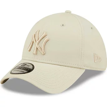 New Era Curved Brim 39THIRTY League Essential New York Yankees MLB Beige Fitted Cap with Beige Logo