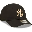 cap-curbata-black-adjustable-strap-pentru-copii-pequeno-9forty-league-essential-de-new-york-yankees-mlb-de-new-era