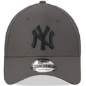 gra-bojd-justerbar-keps-med-gra-logotyp-9forty-diamond-era-fran-new-york-yankees-mlb-av-new-era