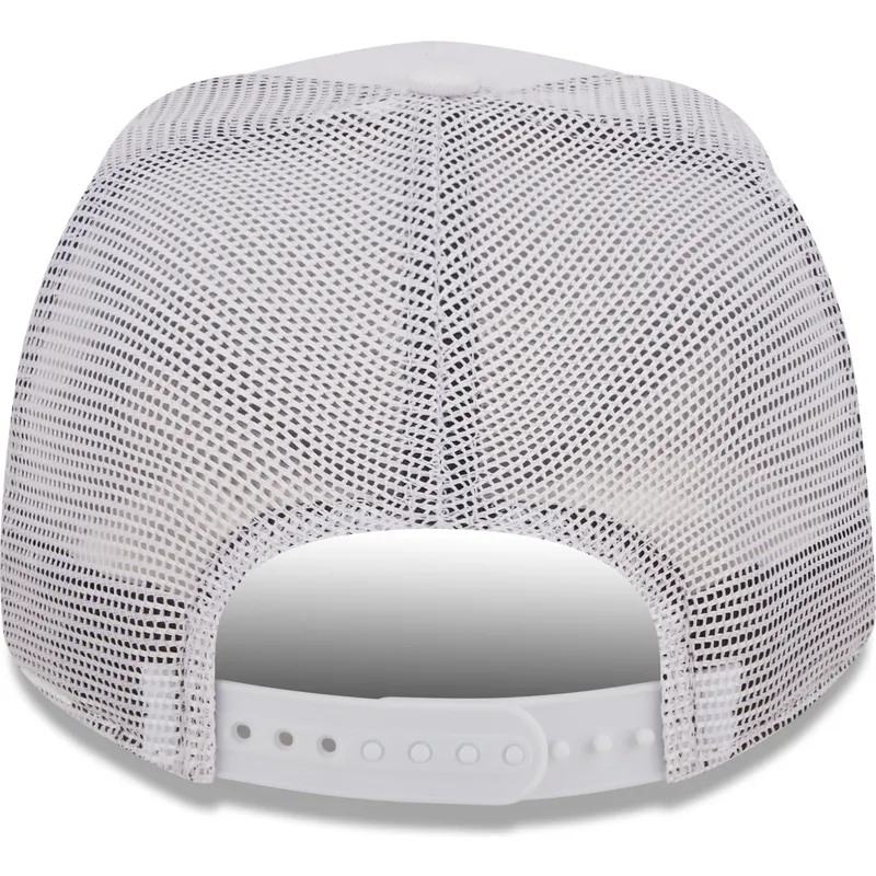 epci-curbata-camionagiu-alb-snapback-a-frame-de-bob-esponja-de-new-era