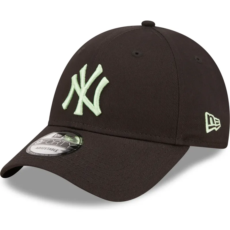 schwarze-verstellbare-curved-cap-mit-grunem-logo-9forty-league-essential-der-new-york-yankees-mlb-von-new-era