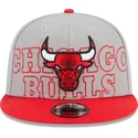 cappello-piatto-grigio-e-rosso-snapback-9fifty-draft-edition-2023-dei-chicago-bulls-nba-di-new-era