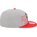 cappello-piatto-grigio-e-rosso-snapback-9fifty-draft-edition-2023-dei-chicago-bulls-nba-di-new-era