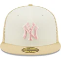 epci-plata-bej-fitted-rosa-59fifty-seam-stitch-de-new-york-yankees-mlb-de-new-era