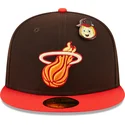 cappello-piatto-marrone-e-rosso-regolabile-59fifty-the-elements-fire-pin-dei-miami-heat-nba-di-new-era