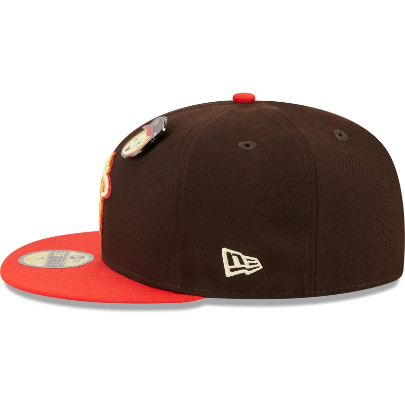 cappello-piatto-marrone-e-rosso-regolato-59fifty-the-elements-fire-pin-dei-miami-heat-nba-di-new-era