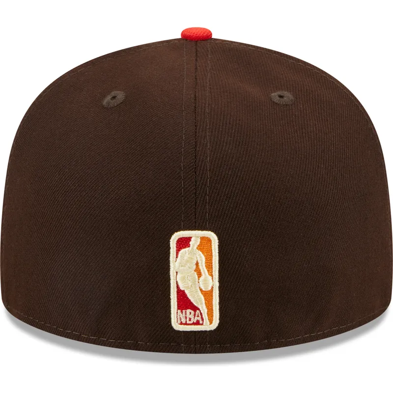 cappello-piatto-marrone-e-rosso-aderente-59fifty-the-elements-fire-pin-dei-miami-heat-nba-di-new-era