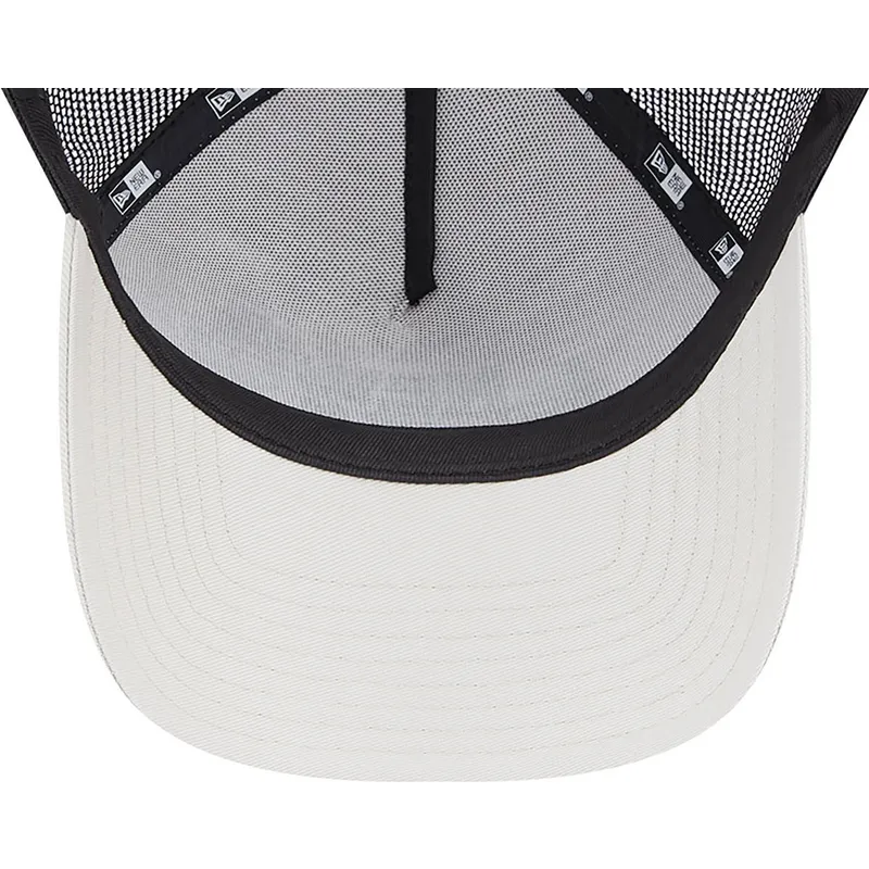 epci-curbata-bej-snapback-a-frame-de-bugs-bunny-y-pato-lucas-looney-tunes-de-new-era