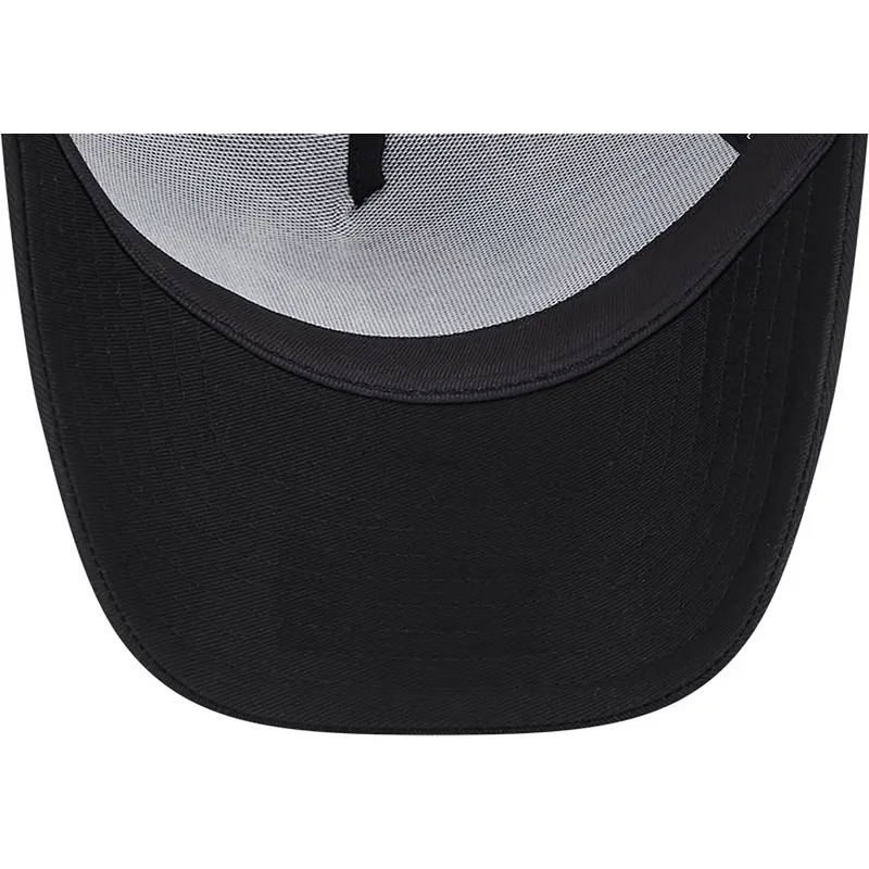 epci-curbata-negru-snapback-a-frame-de-coyote-y-correcaminos-looney-tunes-de-new-era