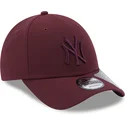 casquette-courbee-grenat-ajustable-avec-logo-grenat-9forty-repreve-new-york-yankees-mlb-new-era