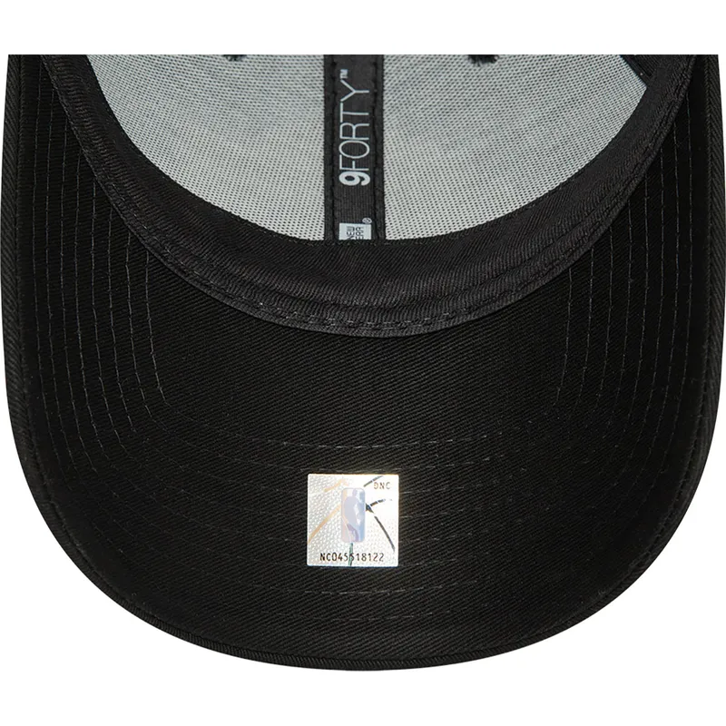 epci-curbata-negru-reglabila-9forty-metallic-badge-de-los-angeles-lakers-nba-de-new-era epci-curbata-negru-reglabila-9forty-metallic-badge-de-los-angeles-lakers-nba-de-new-era