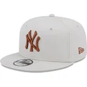 epci-plata-bej-snapback-9fifty-league-essential-de-new-york-yankees-mlb-de-new-era
